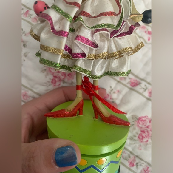 Westland Giftware Catwalk Caribbean Cat Figurine - Picture 3 of 7